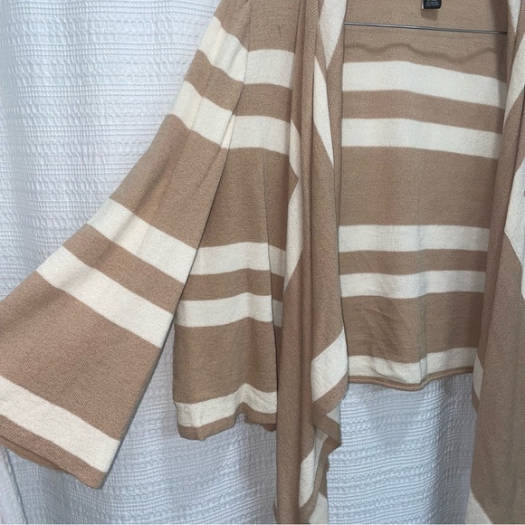 St John cardigan wrap - Picture 3 of 7